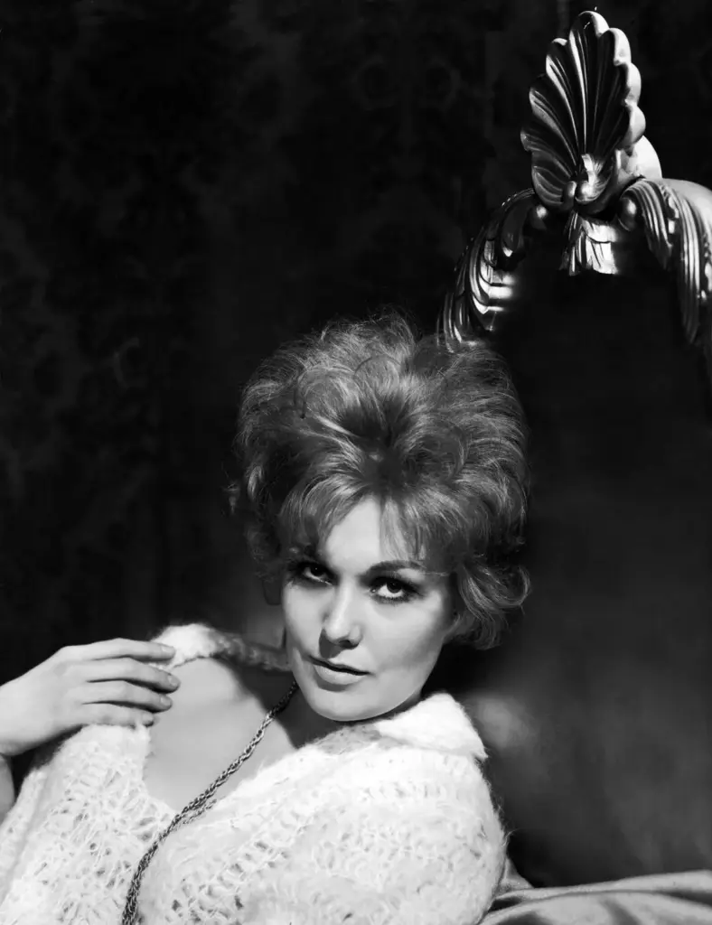 kim novak — HR news