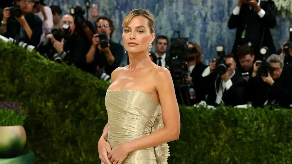 margot robbie — HR news