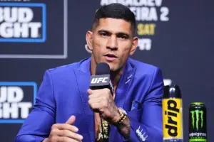 Alex Pereira Still Upset at Herb Dean After UFC Reffing Blunder