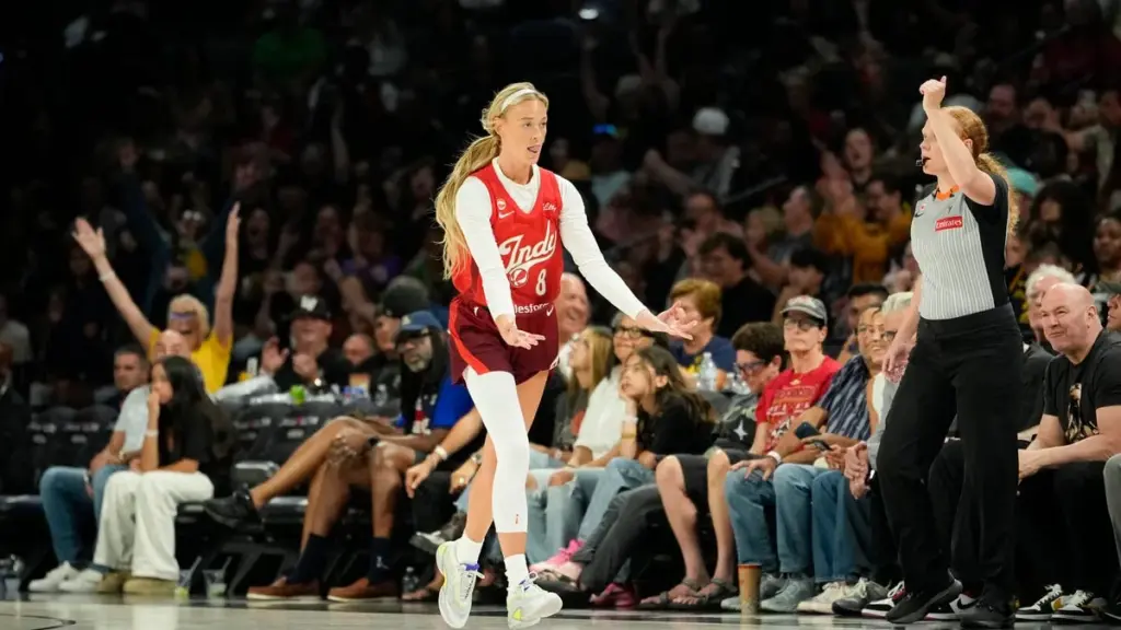 Gray's buzzer 3s lift Aces over Fever after Clark's miscues