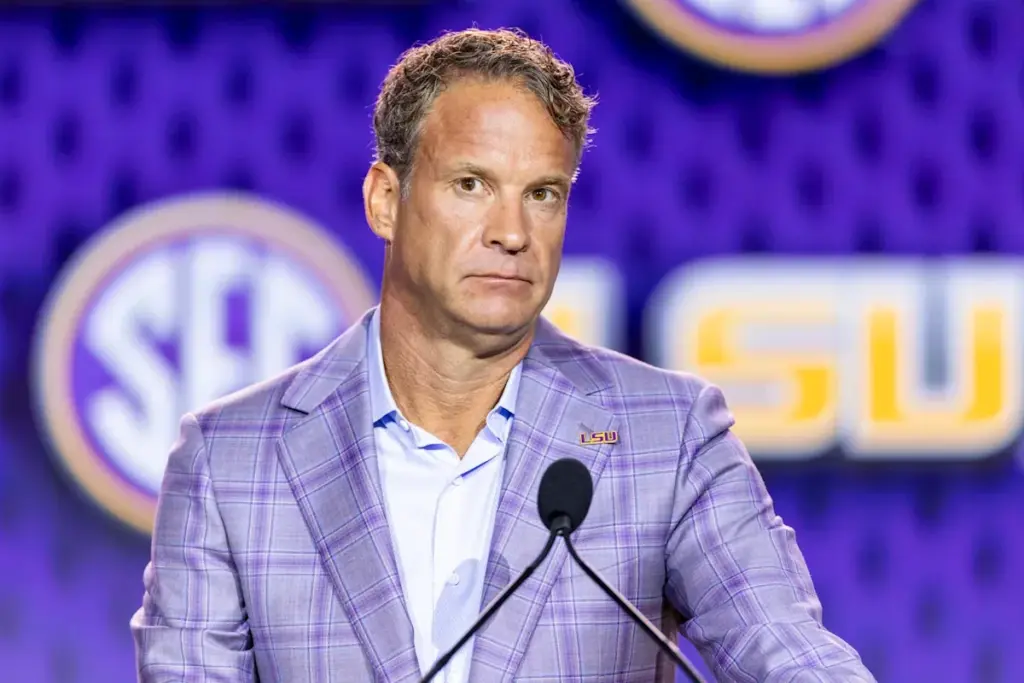 SEC draws rule to stop NFL, NBA, WNBA players from returning