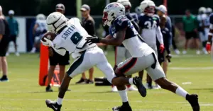 Patriots' Brown professes 'love' for Hurts, Eagles after practice