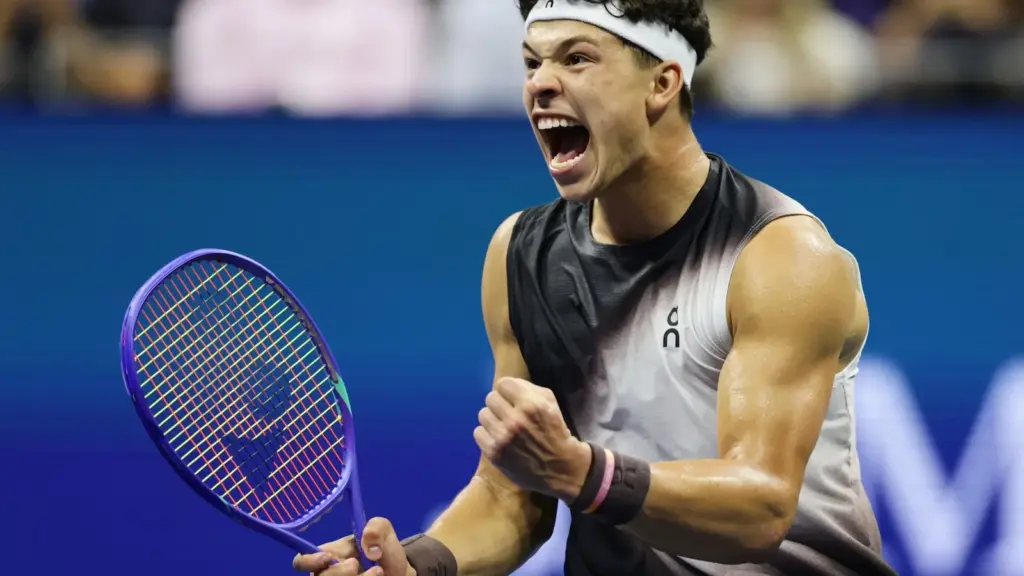 Ben Shelton edges out Carlos Alcaraz in thrilling latest U.S. Open finish in history - The New York Times